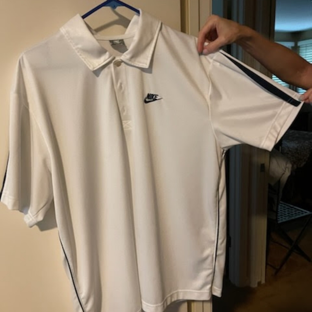 Nike Men's XL Tennis Shirt White w blue stripe on sleeves and side